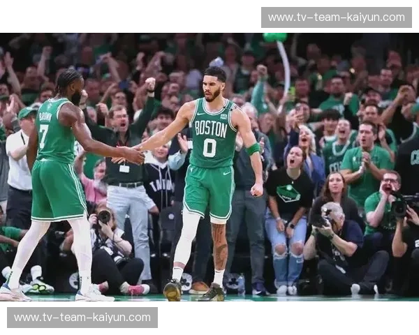 凯尔特人vs骑士：东部巅峰对决，谁将笑到最后？